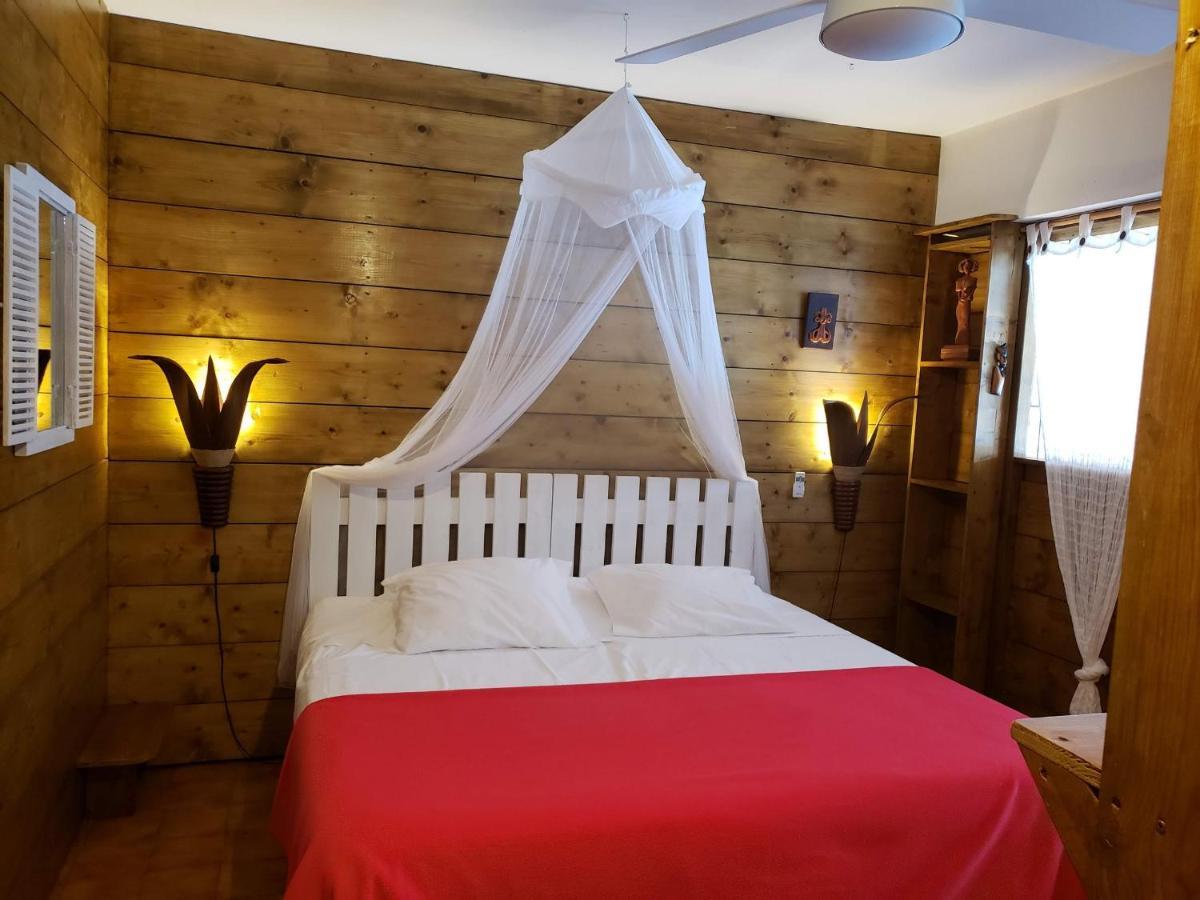 Les Bananes Vertes Ecolodges Saint-Claude Luaran gambar