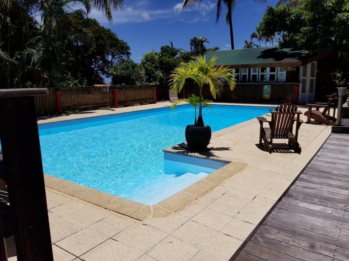 Les Bananes Vertes Ecolodges Saint-Claude Luaran gambar