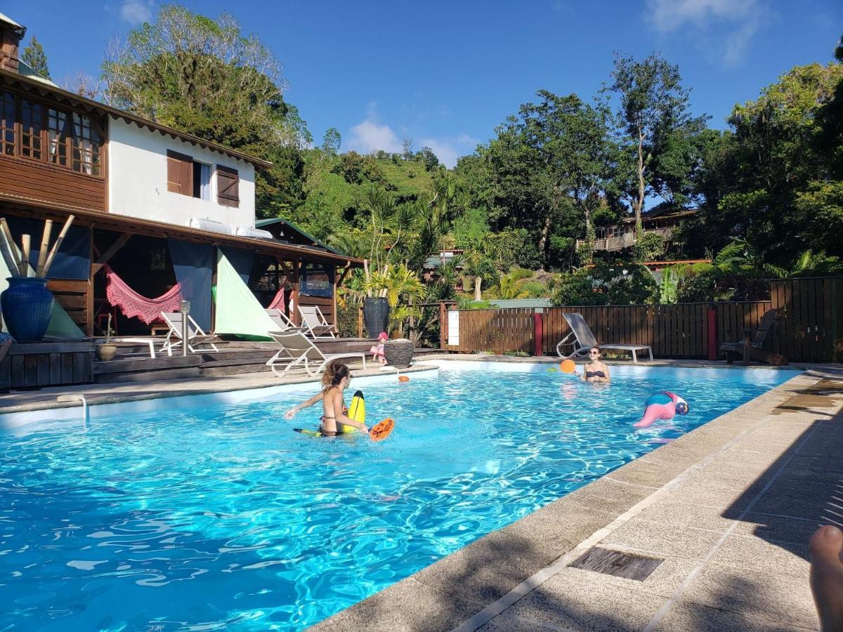 Les Bananes Vertes Ecolodges Saint-Claude Luaran gambar