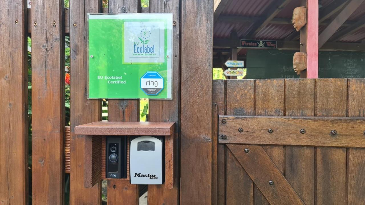 Les Bananes Vertes Ecolodges Saint-Claude Luaran gambar
