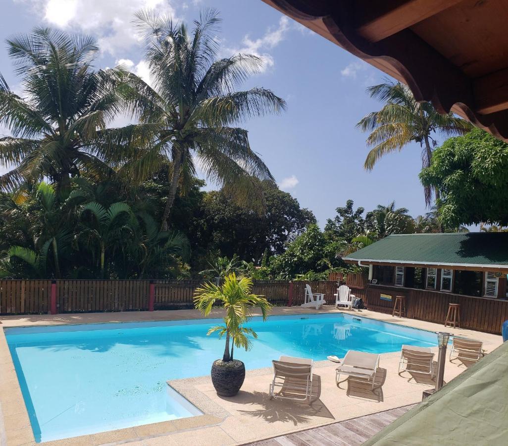 Les Bananes Vertes Ecolodges Saint-Claude Luaran gambar