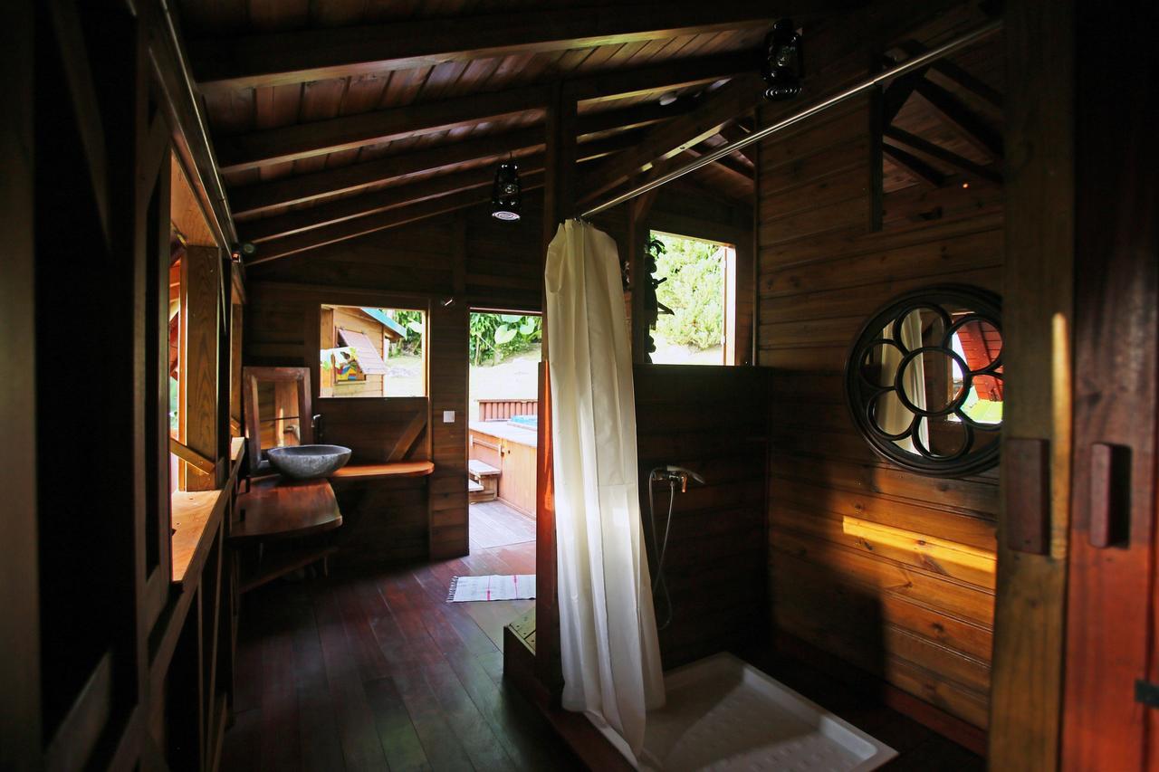 Les Bananes Vertes Ecolodges Saint-Claude Luaran gambar